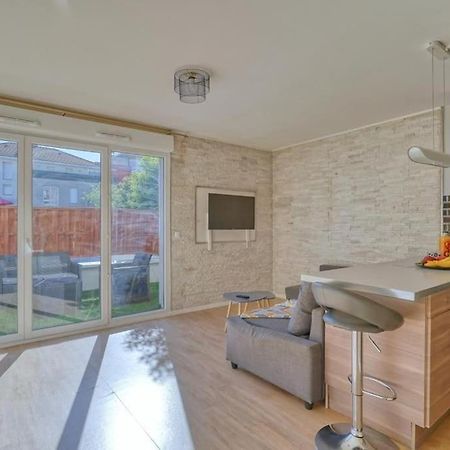 Charmant Studio Avec Terrasse Et Parking Corbeil-Essonnes Exteriör bild