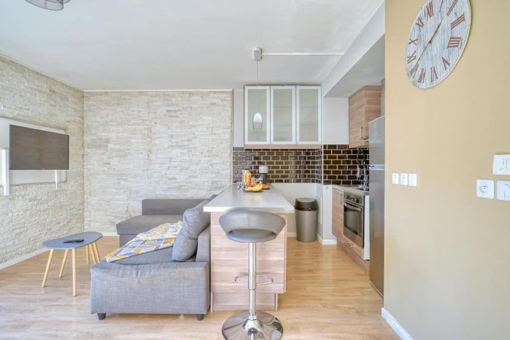 Charmant Studio Avec Terrasse Et Parking Corbeil-Essonnes Exteriör bild